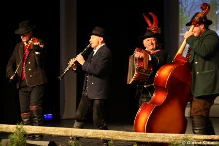 Ples in glasba izpod kamniških planin v izvedbi Folklorne skupine Kamnik in njihovih prijateljev  (46)